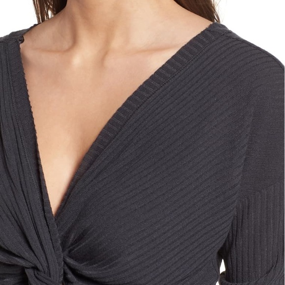 TWIST FRONT CROPPED TOP - Picture 8 of 11